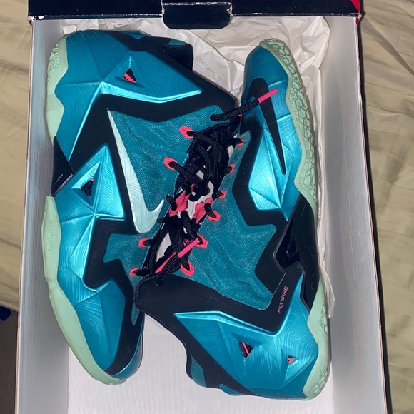 Lebron 11 South beach size 10 - Picture 1 of 6
